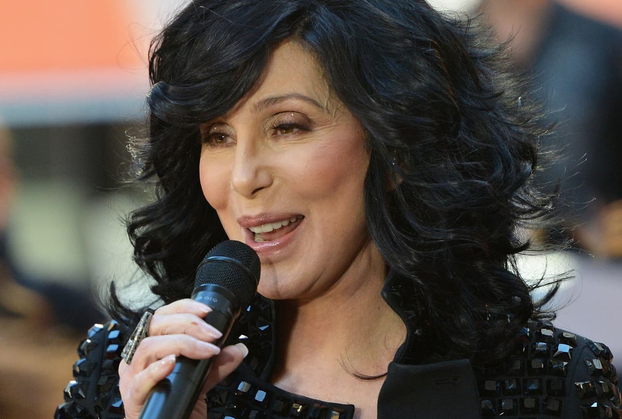 <b>Cher, cantante y actriz.</b> Icono feminista; defensora de la igualdad de género y el respeto de los derechos civiles y de la comunidad LGBT. Ya ha confirmado que estará presente en la capital del país en el primer día de la presidencia de Donald Trump.