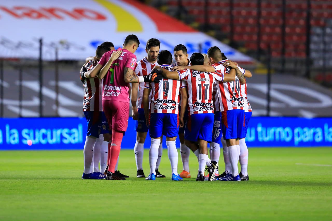 Titular en Chivas, positivo por Covid-19 y se pierde el Clásico