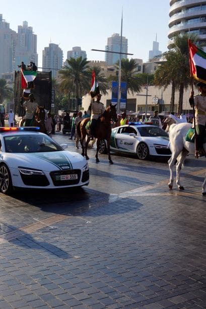 Policía de Dubai: Audi R8- Motor V10 5.2 Lts. Potencia 550 HP Velocidad Máxima 195.11 mph (314 km/h) Aceleración (0-60mph) 3.4 segundos Precio US$195,250