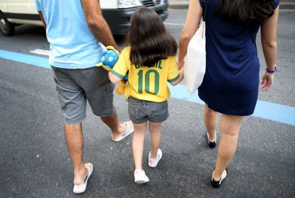 Y ya portan sus camisetas apoyando a Brasil.