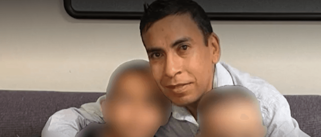 Sin embargo, en 
<a href="https://www.univision.com/local/chicago-wgbo/autopsia-de-silverio-villegas-revela-que-muerte-se-trato-de-homicidio-bajo-custodia-de-ice-chicago-illinois" target="_blank">la autopsia de Silverio Villegas</a> la Oficina del Médico Forense del Condado de Cook reveló en noviembre que su muerte se había tratado de un homicidio.
<br>
<br>
<b>La autopsia señala que murió debido a múltiples heridas de bala</b> y detalla que una de ellas entró por su cuello. La bala al bajar perforó sus vasos sanguíneos, el esófago, la traquea, los pulmones, y provocó diversas fracturas para terminar en el tórax.
<br>
<br>También presentó lesiones por contusiones en la frente, laceraciones en dos dedos y golpes y rasguños en la espalda, torso y extremidades.
<br> 
<br>
<b>Su familia interpuso una demanda y están en espera de justicia.</b>