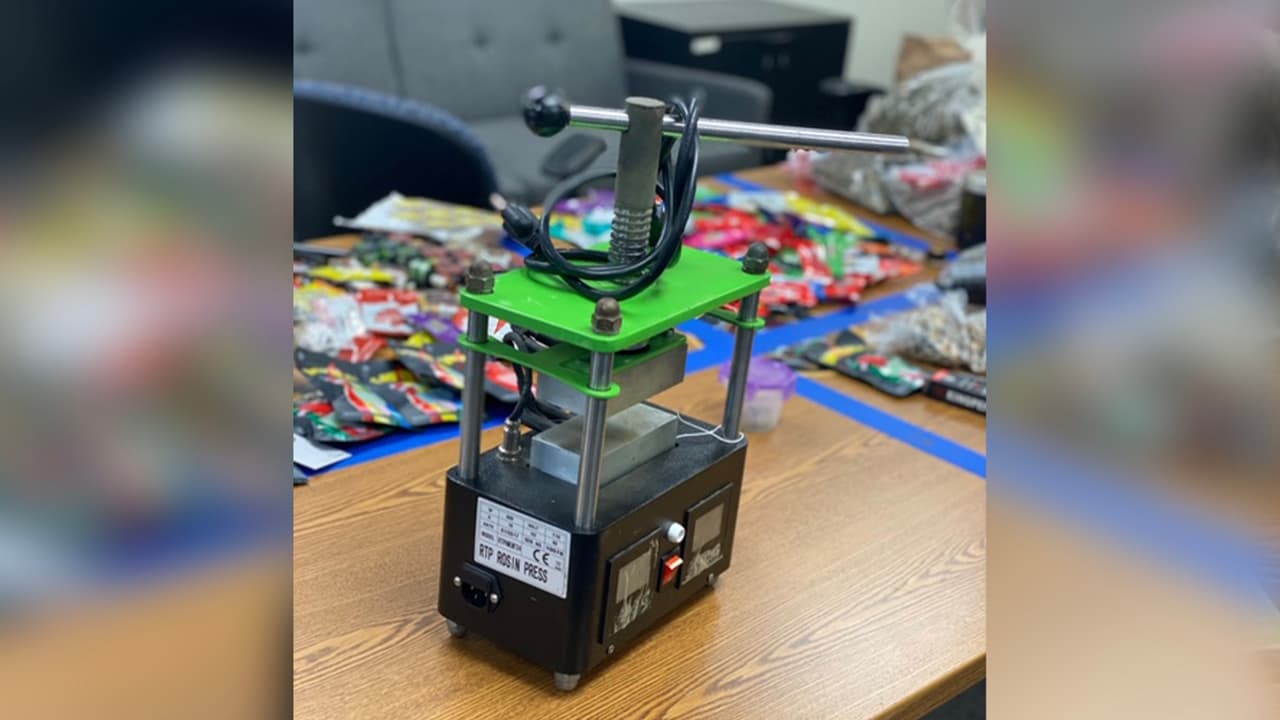 <b><a href="https://twitter.com/HCSO_SID/status/1239688943064567808" target="_blank">A través de sus redes sociales</a></b>, la policía indicó que no había nada "divertido" en la imagen de Bob Esponja.