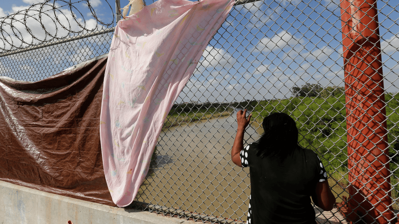 Estos casos criminales no se pueden aplicar retroactivamente. Es decir, si los inmigrantes ya cruzaron a Texas, no se les puede aplicar la ley, explica el abogado Raed González.
