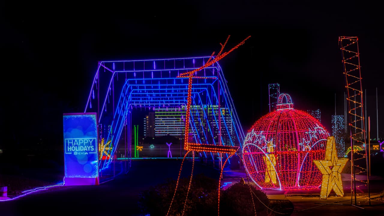 Para obtener más información y comprar boletos, visite:
<a href="https://www.holidaylightexperience.com/srf" target="_blank">holidaylightexperience.com/srf </a>
<br>