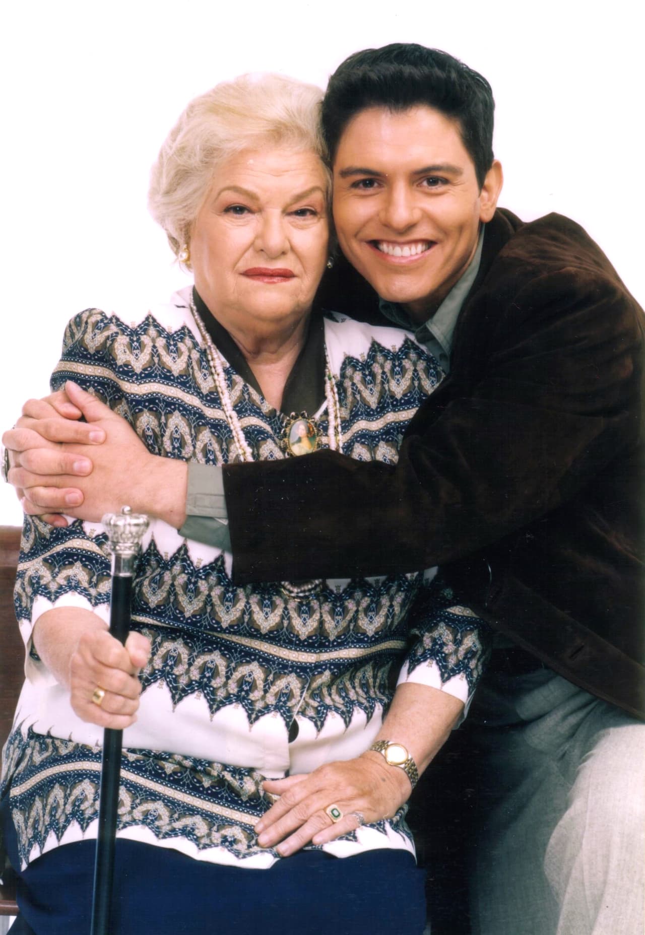 La primera actriz Carmen Montejo engalanó el elenco.