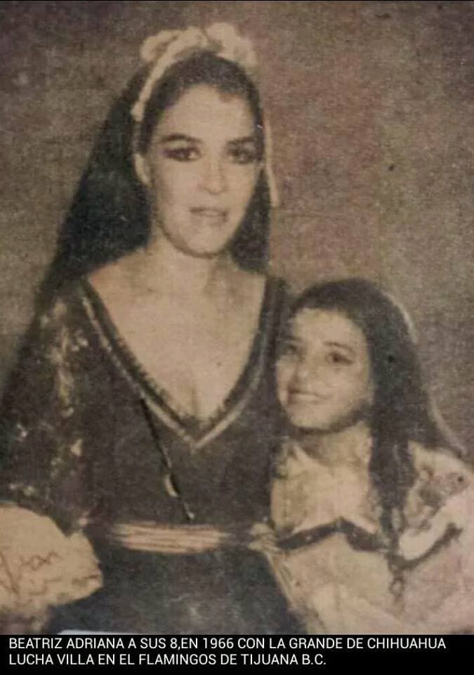 Lucha Villa recorrió toda la República Mexicana y parte de Estados Unidos con la famosa Caravana Corona, un camión que iba de pueblo en pueblo cargado de artistas de la talla de Lola Beltrán, Javier Solís, Cornelio Reyna, Vicente Fernández, así como nuevos valores como la niña que aparece en la imagen, que es nada menos que Beatriz Adriana.