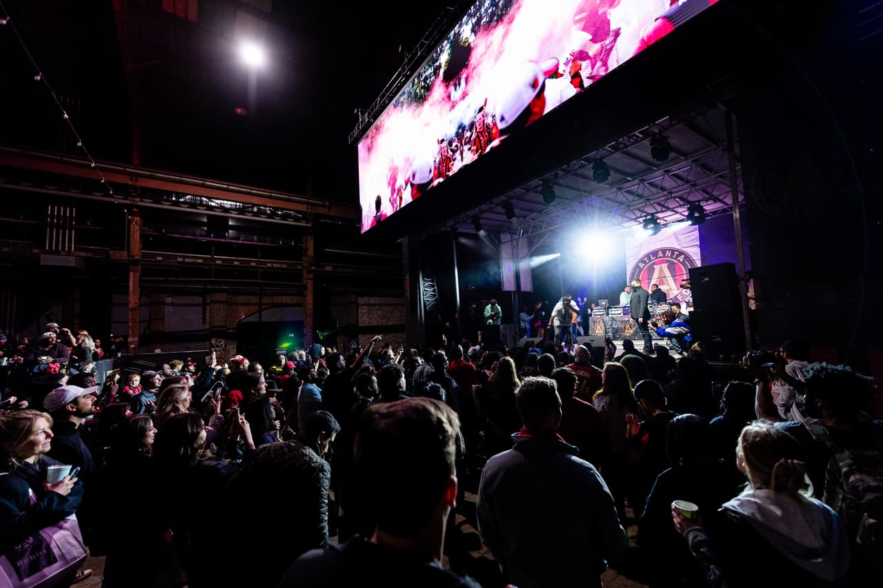 <b><a href="https://www.the404fest.com/?discoveratlanta">The 404 Festival (13 de agosto)</a></b>. El festival celebra todo lo que a las personas les encanta de Atlanta. Contará con vendedores locales, actos musicales locales y nacionales con Big Boi de Outkast, Travis Porter, Ricky Retro, Hedonistas y más.