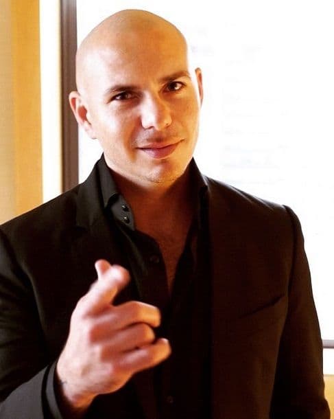 Pitbull también compartió sus mejores selfies.