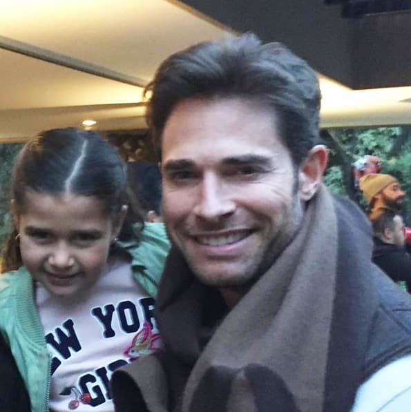 Regina no solamente conquistó a Rulli con su carisma, también se hizo amiga del hijo del actor. La pequeña actriz compartió esta imagen hace una semana y agradeció la invitación a la fiesta de cumpleaños de Santiago.