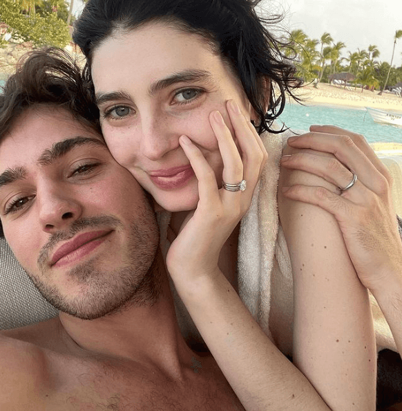 <h3 class="cms-H3-H3">La hija de Paul Walker se casó y Vin Diesel la entregó en el altar</h3>
<br>El pasado viernes 22 de octubre de 2021, Meadow Walker compartió videos y fotografía de su enlace matrimonial con Louis Thornton-Allan, con quien se comprometió el 9 de agosto de 2021.