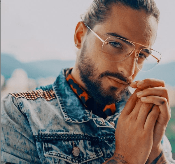 Por ejemplo este de marco dorado y micas transparentes.