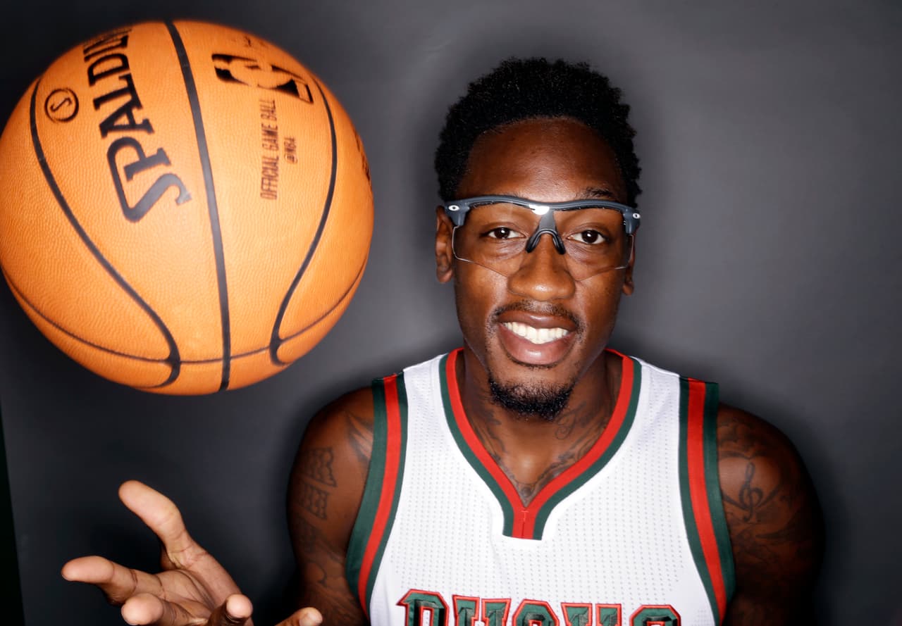 <b>Larry Sanders</b>
<br>Jugador centro de los Milwaukee Bucks de la NBA, se hizo acreedor a una suspensión de cinco partidos tras dar positivo por marihuana, posteriormente volvió a dar positivo y le sumaron 10 juegos más.