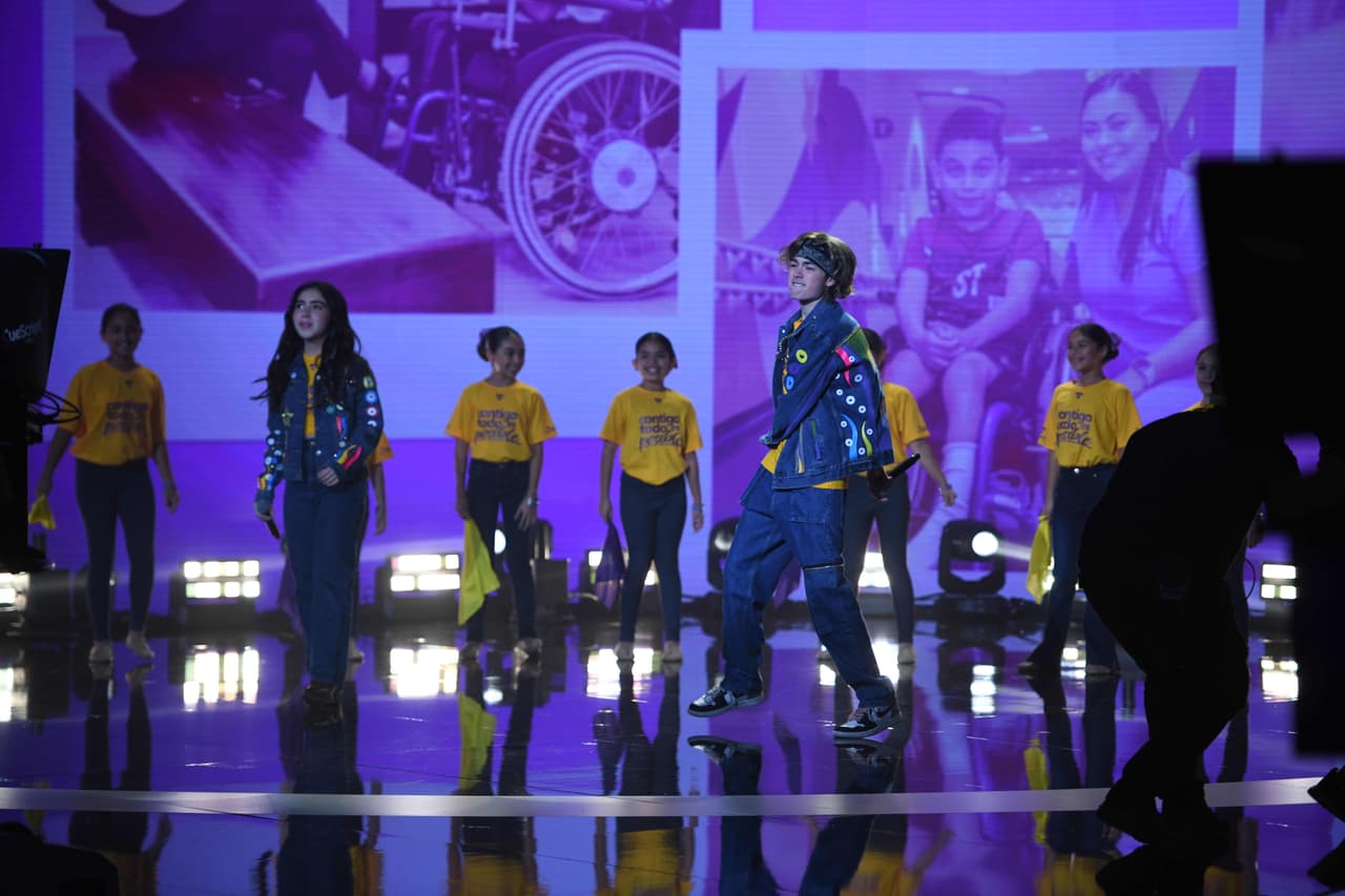 El sobrino de El Dasa acompañó a estos grandes de la música en el escenario.