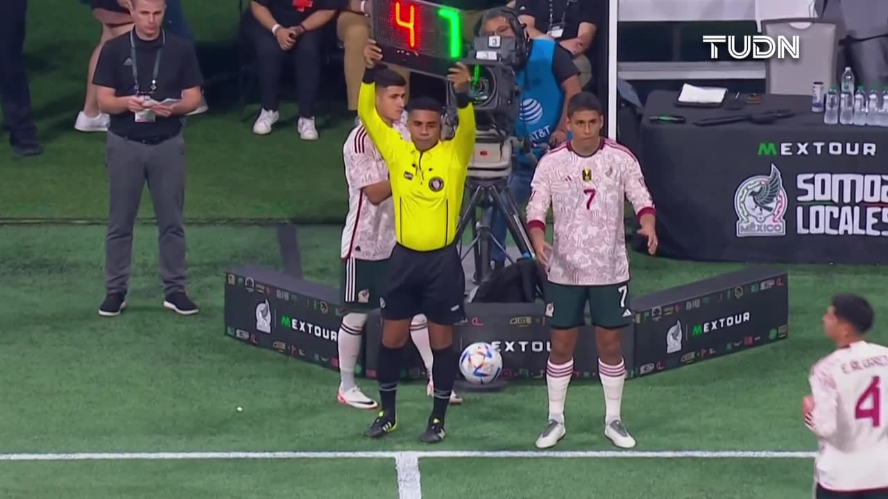 ¡Edson Álvarez sale de cambio! El mexicano sale del partido