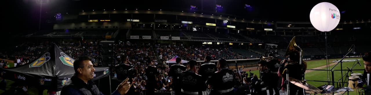 Así se vivió la celebración de El Grito de Independencia de México en Fresno.