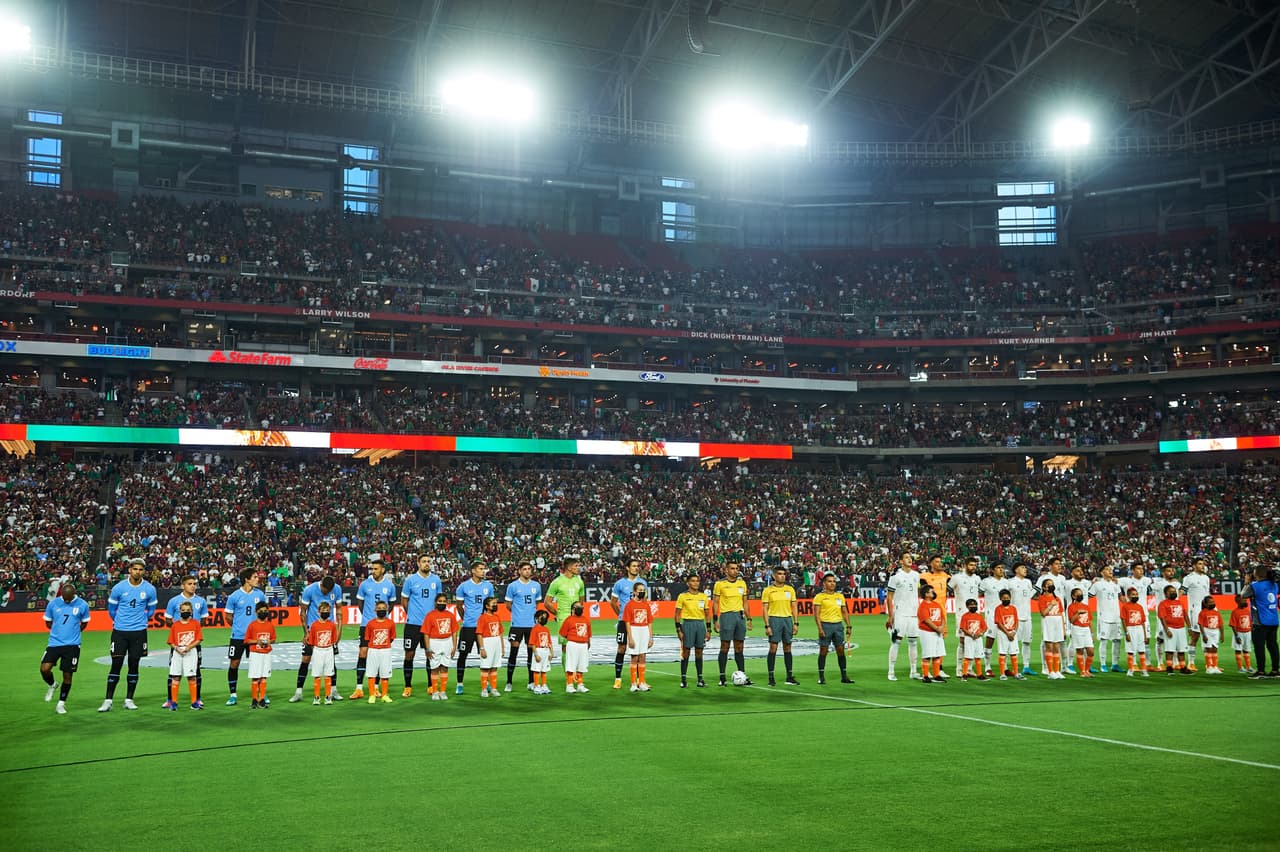 La selección mexicana tuvo uno de sus partidos más oscuros en la era del ‘Tata’ Martino y con doble de Edinson Cavani, Uruguay le pasó por encima a un Tri, que generó dudas, incertidumbre y preocupación a menos de 6 meses de Qatar 2022.