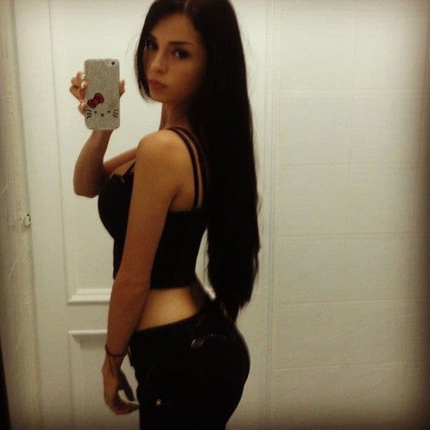 La espectacular Demi Rose es una modelo británica que se ha declarado fan de la selección colombiana y del jugador del Real Madrid, James Rodríguez. La bella morena es una de las mujeres más sensuales de Instagram.