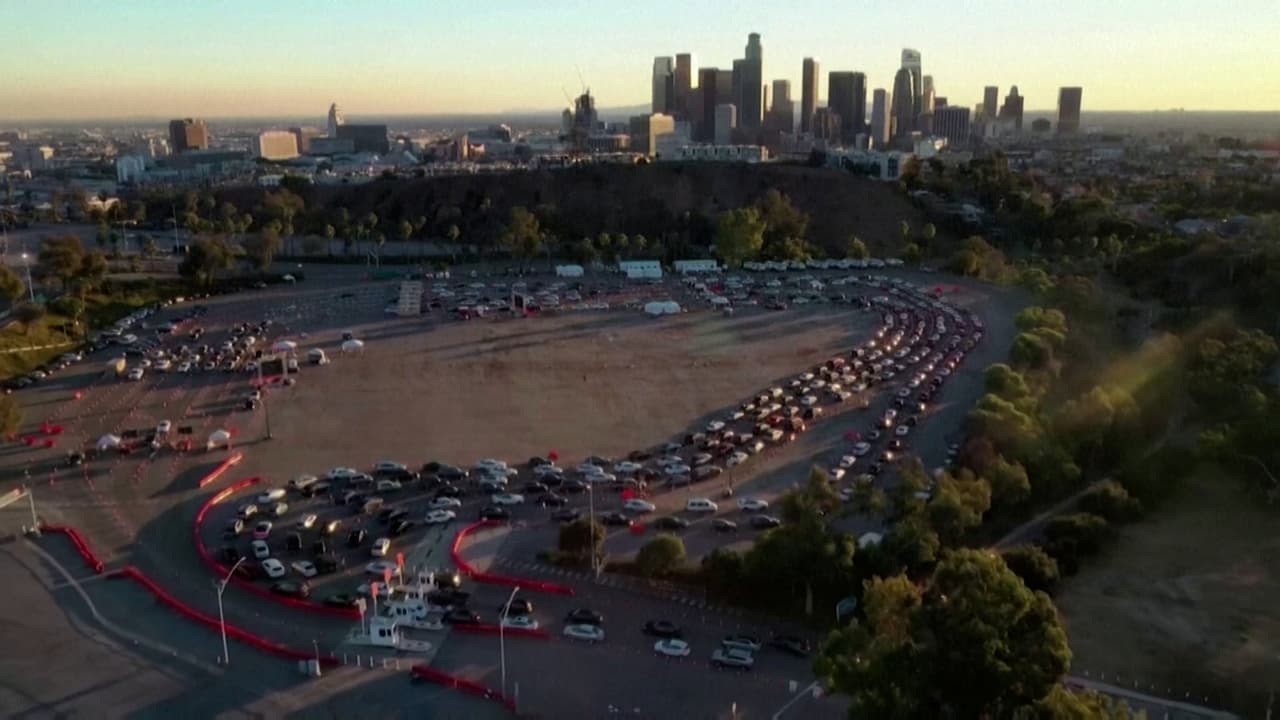 El estadio Dodger abre sus puertas como centro de vacunación masiva en Los Ángeles