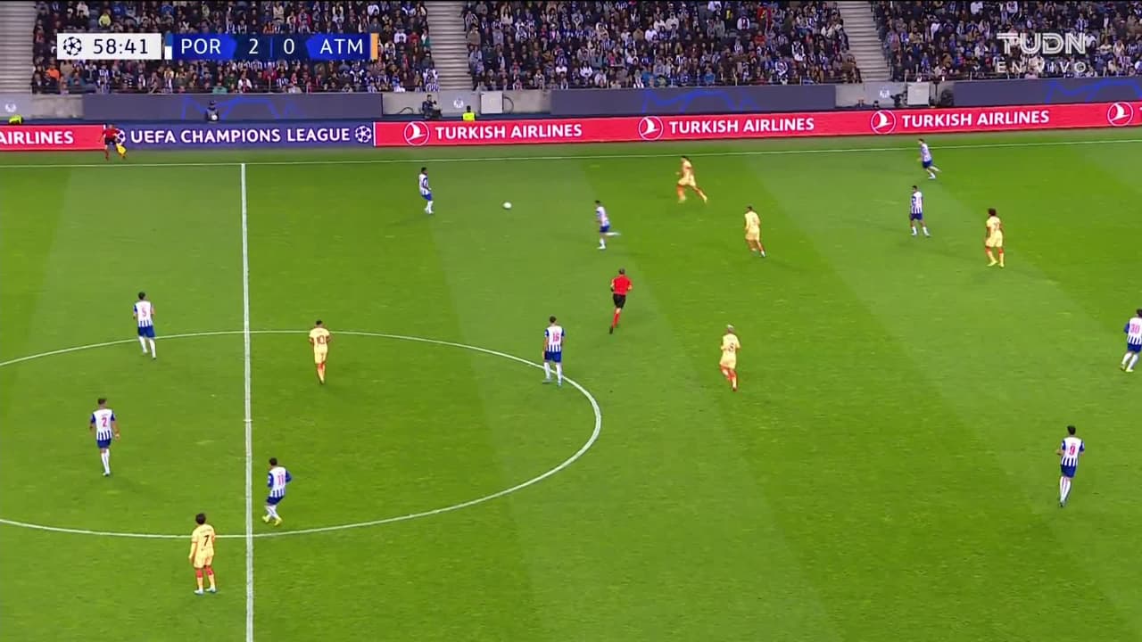 ¡TIRO ATAJADO! disparo por João Félix.