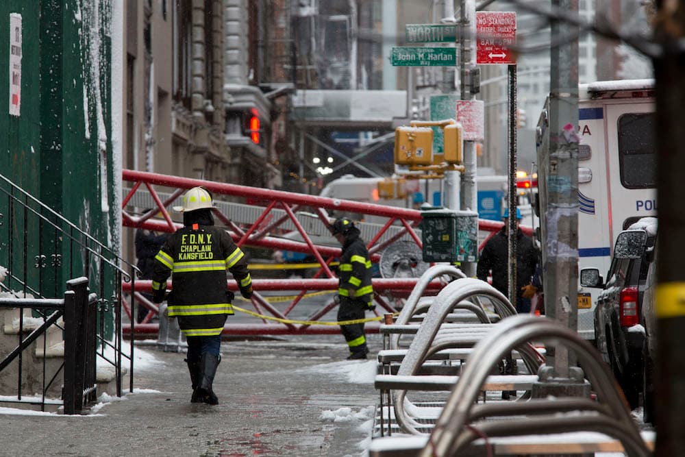 Bomberos en la escena del suceso en el barrio Tribeca, de Manhattan