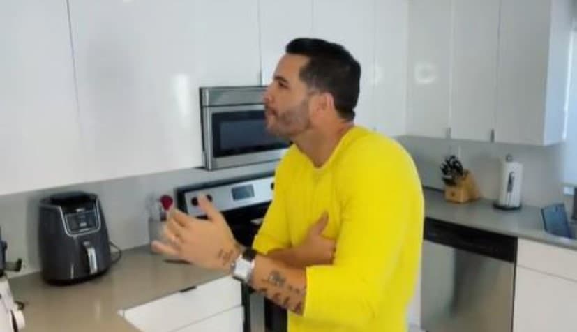 Y también a toda la familia de la casa más feliz de la televisión hispana, que espera con ansias verlo bailar.