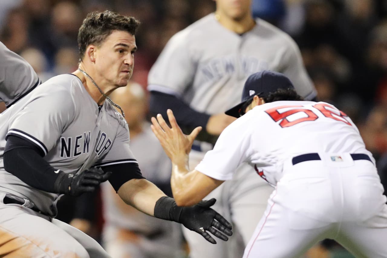 <a href="https://www.youtube.com/watch?v=GB5eLuISfSE" target="_blank">Austin y Kelly provocaron que se vaciaran las bancas</a> de ambos equipos que tienen una de las rivalidades más grandes de la MLB.