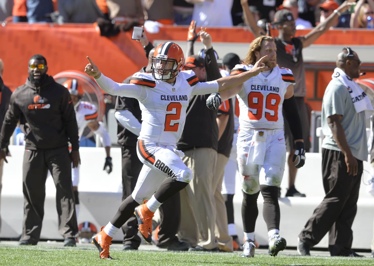 Manziel consiguió 2 TDs para que los Cleveland Browns vencieran a los Titans 28-14.