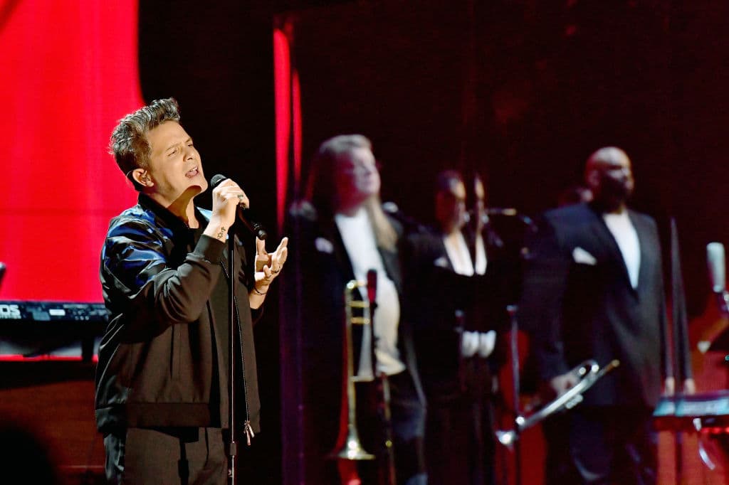 En enero de 2007 
<b>Alejandro Sanz </b>denunció de manera legal y pública la extorsión por parte de su exmayordomo y la esposa de este, luego de que la pareja amenazara con publicar material íntimo del artista si el cantante no les daba una fuerte cantidad de dinero.
<br>