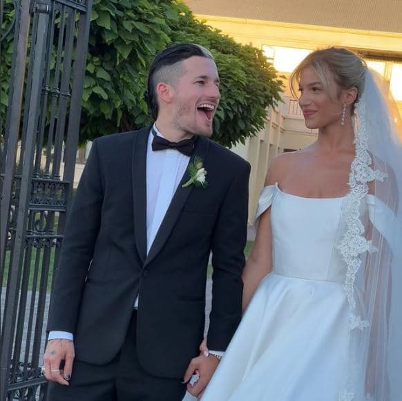 En el ámbito personal en octubre de 2020 se comprometió con la conductora de televisión Stefania Roitman y 
<a href="https://www.univision.com/famosos/ricky-montaner-stefania-roitman-fotos-boda-argentina">dos años después finalmente se casó con ella</a>. La boda se celebró en Argentina, país natal de Roitman.
