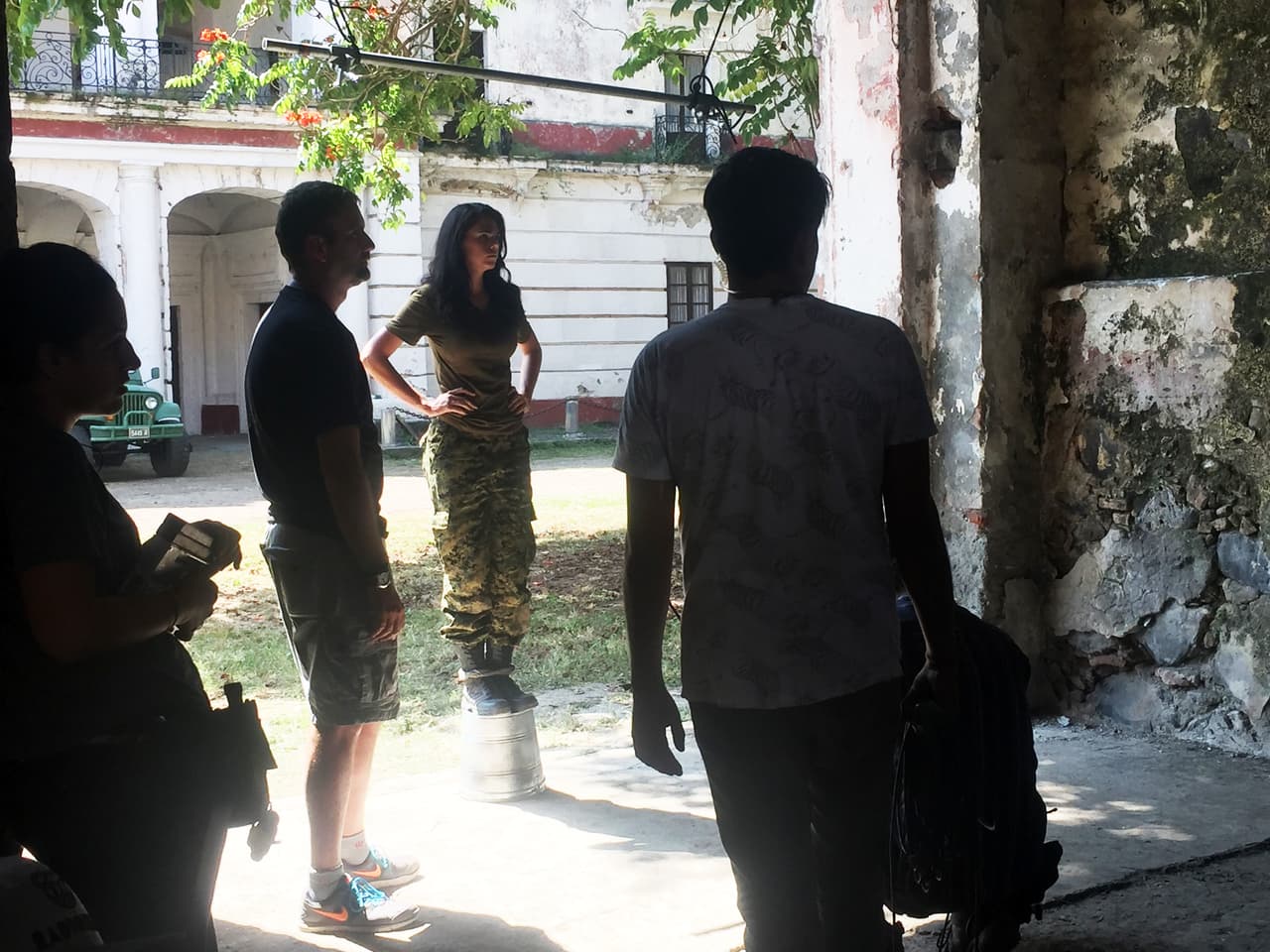 Ahora se encuentra bajo la custodia del coronel Santamaría, quien la sometió a un terrible castigo bajo el sol para que le revelara toda la información sobre los Lucio.