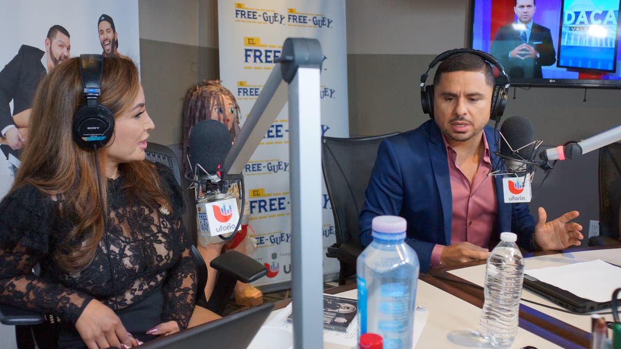 <b><a href="http://www.univision.com/temas/larry-hernandez">Larry Hernández</a></b> está de manteles largos con su nuevo disco 'Lo Blanco y Lo Negro de Mi Vida' y confesó que algunas de las canciones las escribió en la carcel.