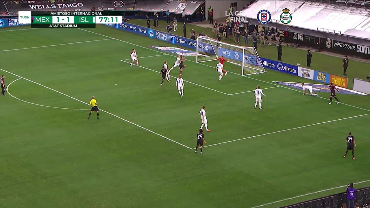 ¡TIRO ATAJADO! disparo por Henry Martín.