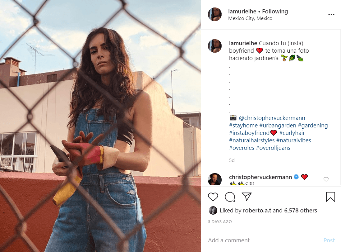Muriel Hernández fue la primera en hablar de su relación. Hace una semana publicó esta fotografía en Instagram con el mensaje: "Cuando tu (insta) 'boyfriend' te toma una foto haciendo jardinería".