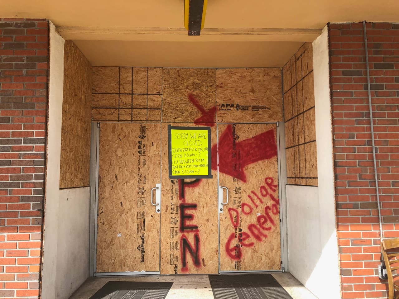 Los residentes de las zonas costeras de Melbourne, en la costa este de Florida, debieron evacuarse obligatoriamente por la amenaza de Dorian.