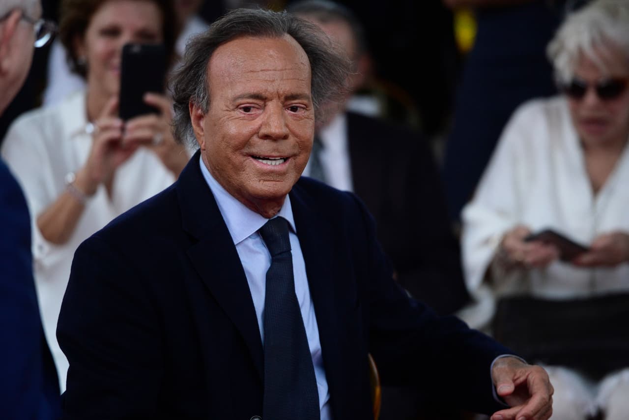 Julio Iglesias pide que se archive la denuncia en su contra de dos exempleadas por presuntas agresiones sexuales