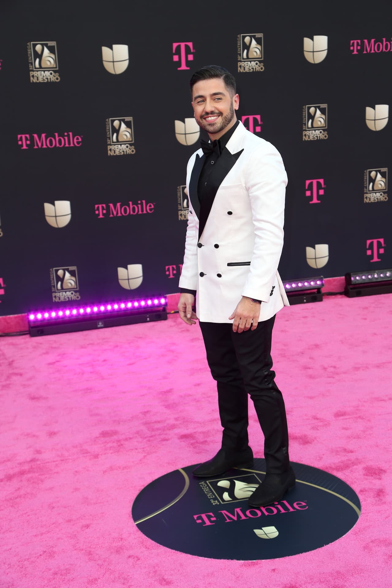 A Borja Voces también se le pudo ver desfilar por la alfombra y más tarde durante la gala.