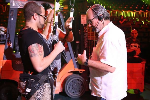 Este par de guapos estaban atentos a las indicaciones del Senior Vice President de Special Events, Cisco Suárez.