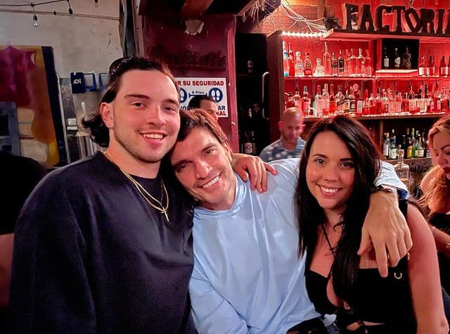 Teniendo un enfoque de vida diferente, la 
<a href="https://www.univision.com/shows/despierta-america/las-condiciones-que-julian-gil-asegura-que-puso-a-marjorie-de-sousa-para-no-terminar-su-relacion-video">expareja de Sousa</a> celebrará su cumpleaños 52 el próximo 13 de junio al lado de las personas que ama.
<br>