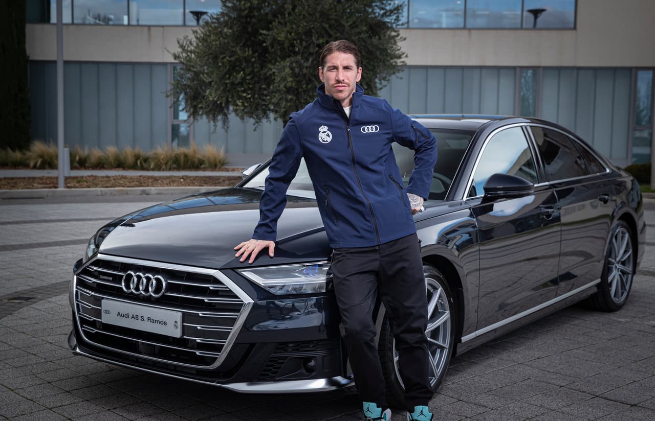 Por su parte, el capitán del primer equipo, 
<b>Sergio Ramos</b>, prefirió el lujo y refinamiento del Audi A8 en color Azul Lunar.