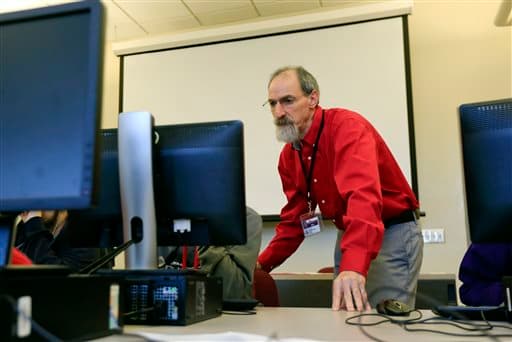 Profesores de medio tiempo de Chicago demandan mejoras salariales