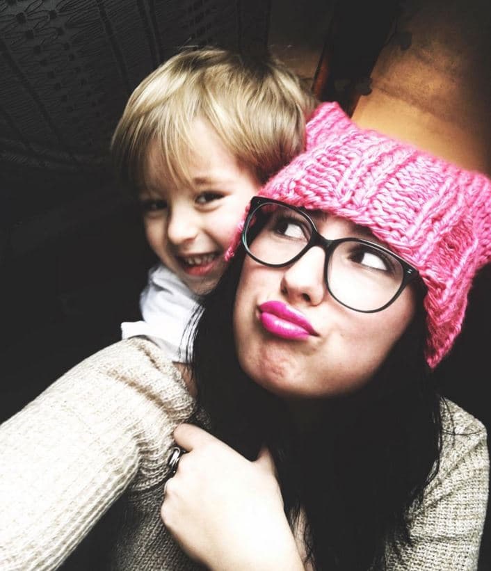 “¡Primer gorro listo! El segundo en las agujas”, escribe Heather Noe desde Maine.