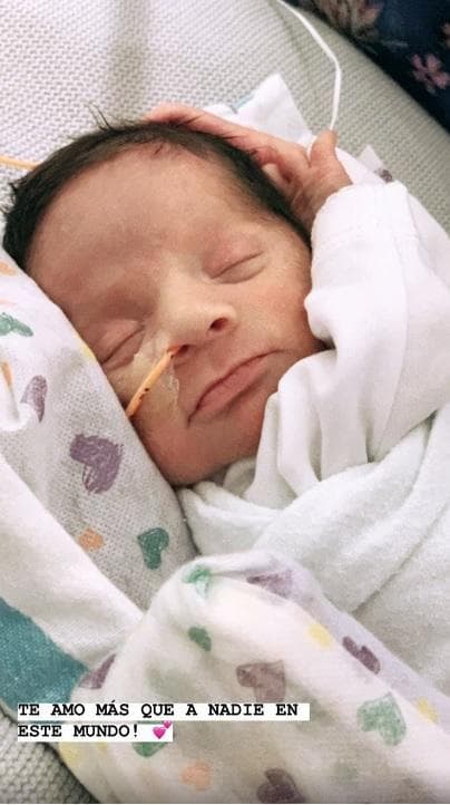 Diego 
<a href="https://www.univision.com/shows/despierta-america/andrea-chediak-anuncia-que-su-bebe-prematuro-deja-el-hospital-mira-los-mensajes-de-amor-que-recibio-fotos" target="_blank">llegó anticipadamente</a>, ya que su nacimiento estaba programado para este mes de diciembre.