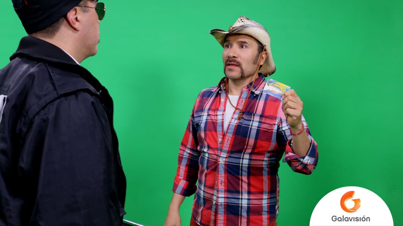 Para entrar a Estados Unidos el primo Luis tenía que mostrar sus papeles, pero lo único que llevaba era su tarjeta de aficionado de fútbol.