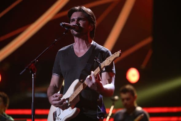 Juanes llegó listo para ensayar su actuación en Premio Lo Nuestro.