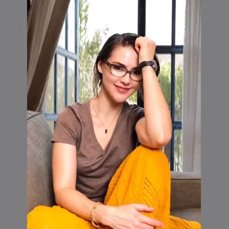 Tras el éxito que obtuvo con el tema ‘A mil por hora’, el cual también fue tema de la telenovela ‘Primer amor: a 1000 X hora’, protagonizada por Kuno Becker y Anahí, la actriz abandonó por completo su carrera en 2002.