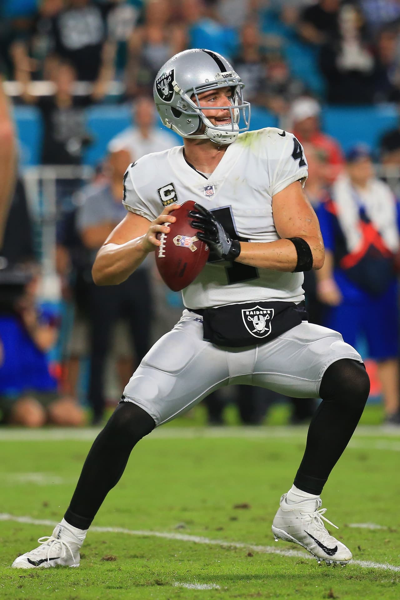 Derek Carr: Es el mariscal de campo de los Raiders. Con 13 pases de anotación y 7 intercepciones buscará guiar a su equipo a la victoria.