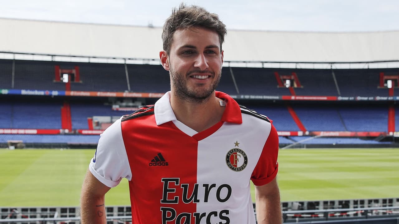 Santiago Giménez, refuerzo mexicano de Feyenoord puede debutar hasta la jornada 3