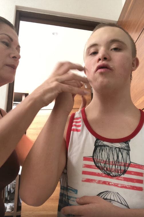 Se le cuestionó si los adolescentes tienen alguna relación con Yadhira Carrillo y ahí reveló una situación que hasta ahora no se conocía. 
<br>