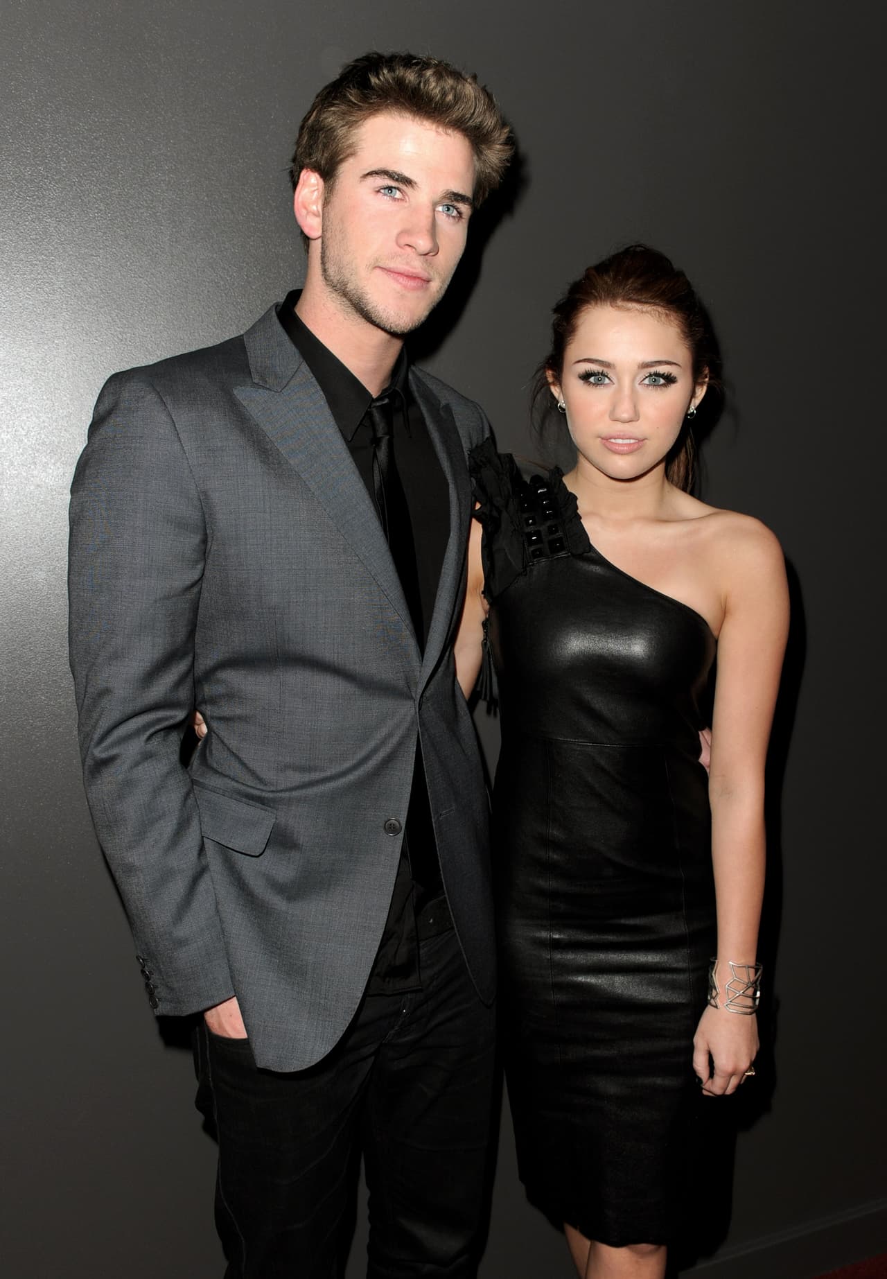 Miley Cyrus y Liam Hemsworth comenzaron una relación en 2010 y en 2012 el actor le dio un anillo de compromiso.