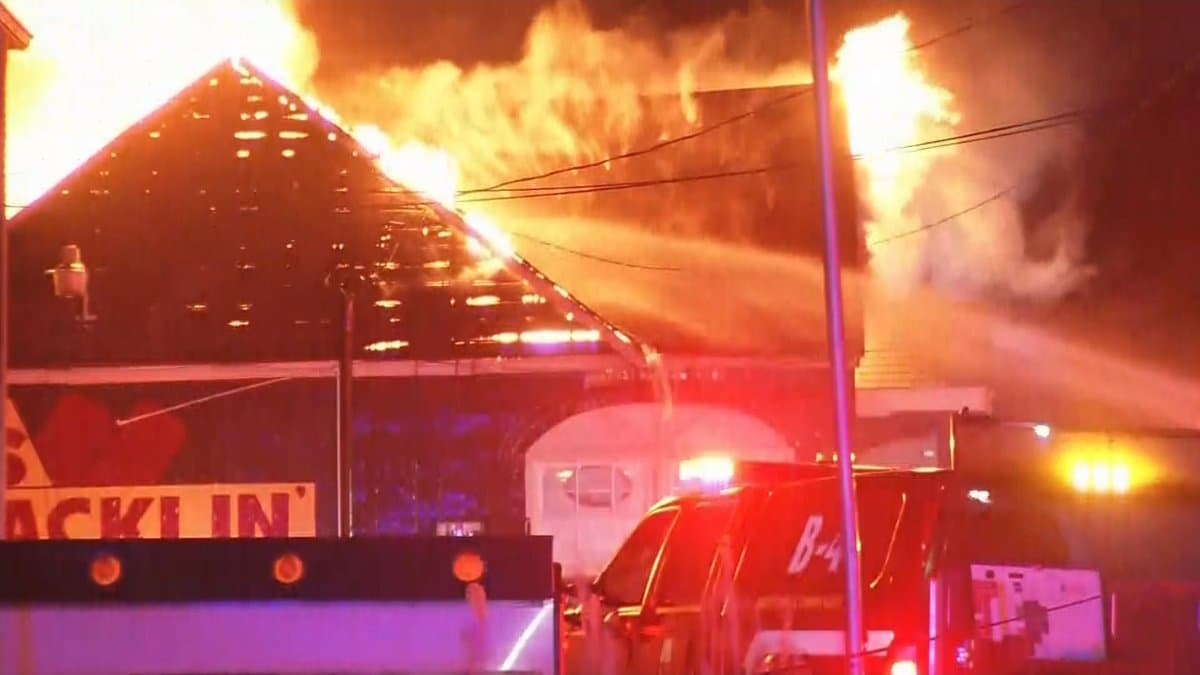 Incendio consume popular restaurante de Atlanta